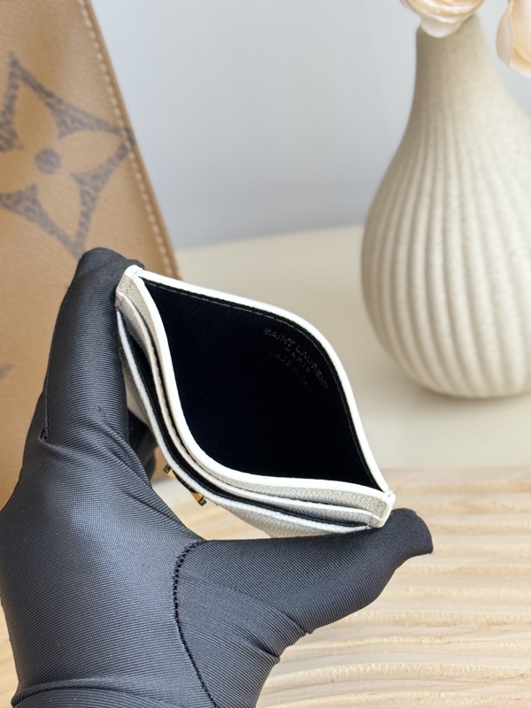 イヴサンローラン財布角部分ディテール